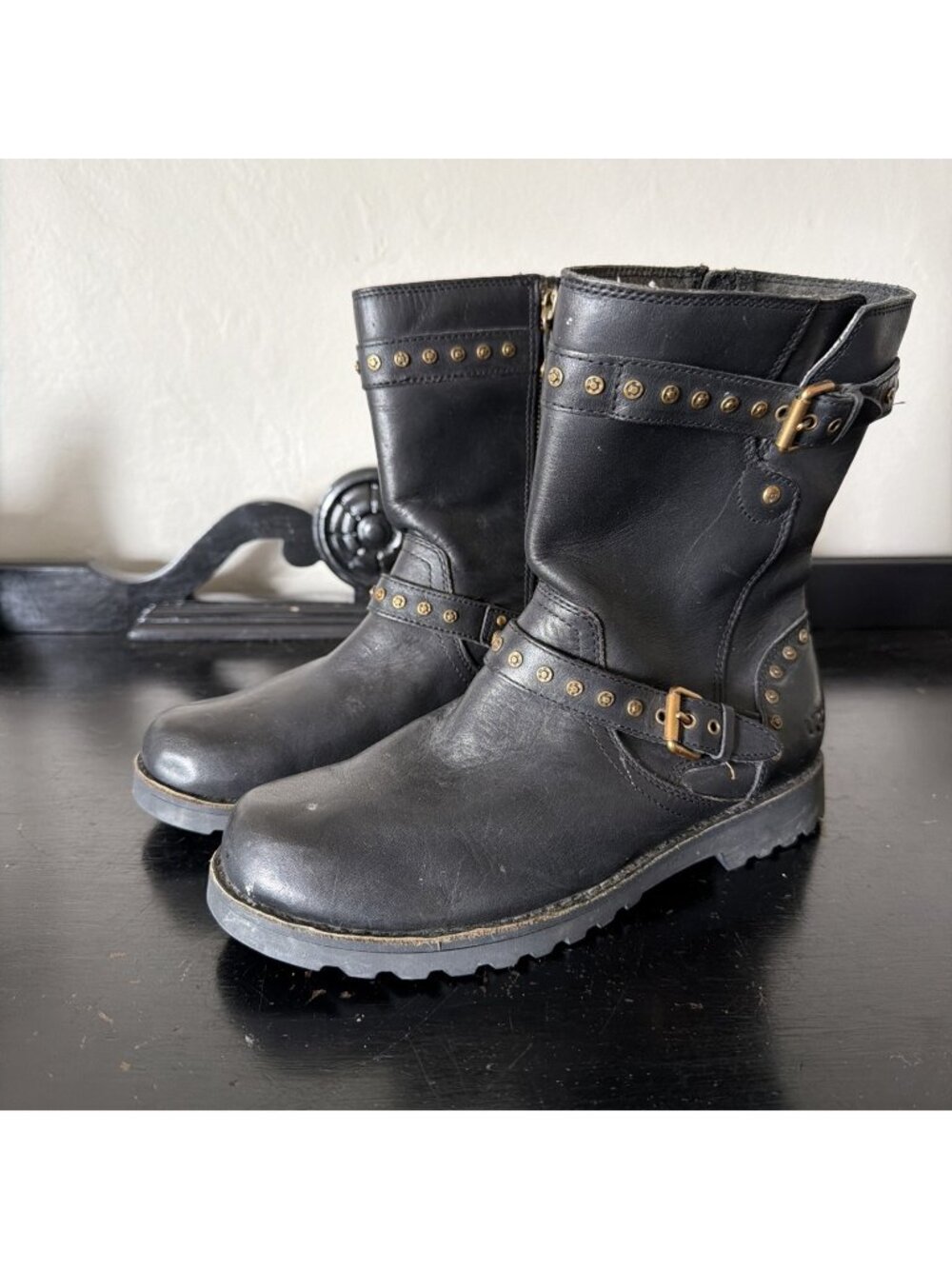 UGG K Jamie Black Kids Shearling Leather Boots – Size 6 (1003868K BLK)
